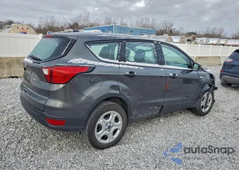 2019 Ford Escape S z USA, uszkodzony, nr VIN 1FMCU0F76KUB51860